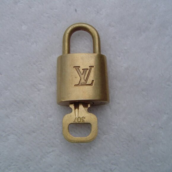 AUTHENTIC LOUIS VUITTON GOLD PADLOCK WITH KEY #307 - Picture 13 of 13